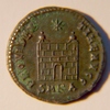 Constantin 1er le Grand - Centenionalis ou nummus - Porte de camp - (ca 325)